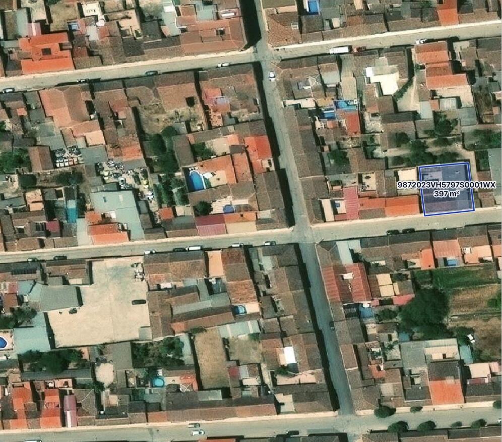Particella 9872023VH5797S0001WX di Santa Cruz de Mudela disegnata da Parcel GPS in QGIS 4 su immagine satellitare, con etichetta del riferimento e 397 m²